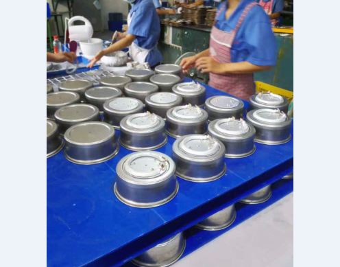 一種用于毛細(xì)管釬焊的釬焊爐及其釬焊工藝