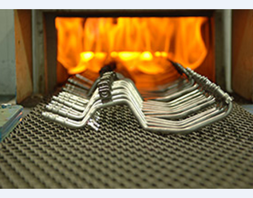 一個連續式網帶式保護氣氛釬焊爐