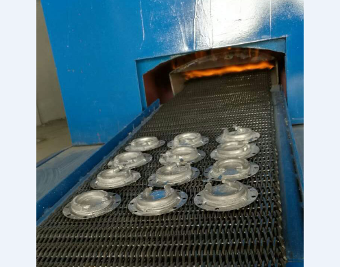 一種大型的熱處理臺車式釬焊爐