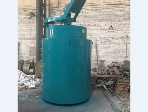 一種采用碳纖維發熱管加熱的井式回火爐