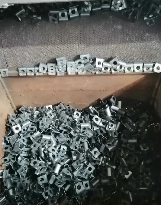 65Mn彈性夾片淬火處理(圖5) 65Mn彈性夾片淬火處理(圖5)