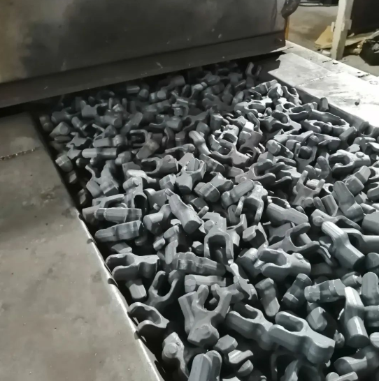 使用網帶爐對45鋼轉向節調質處理