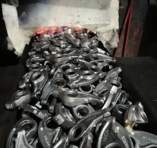 使用網帶爐對20CrMo合金進氣搖臂調質處理